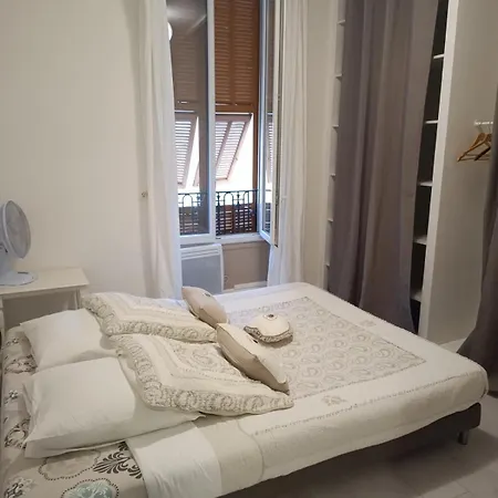 Night At La Nicoise - 6 Per Apartment *