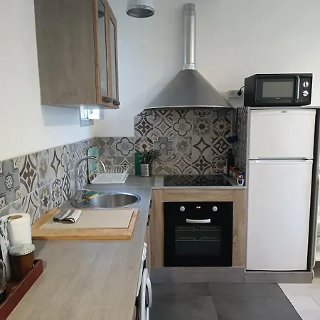 Night At La Nicoise - 6 Per Apartment